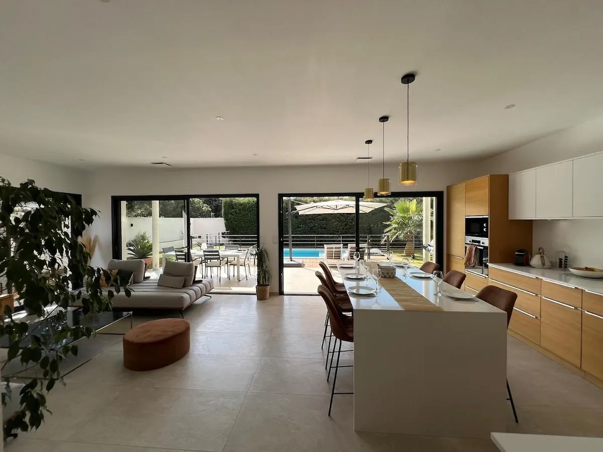 Villeneuve-lès-Avignon Villa Moderne Avec Piscine Chauffee צרפת