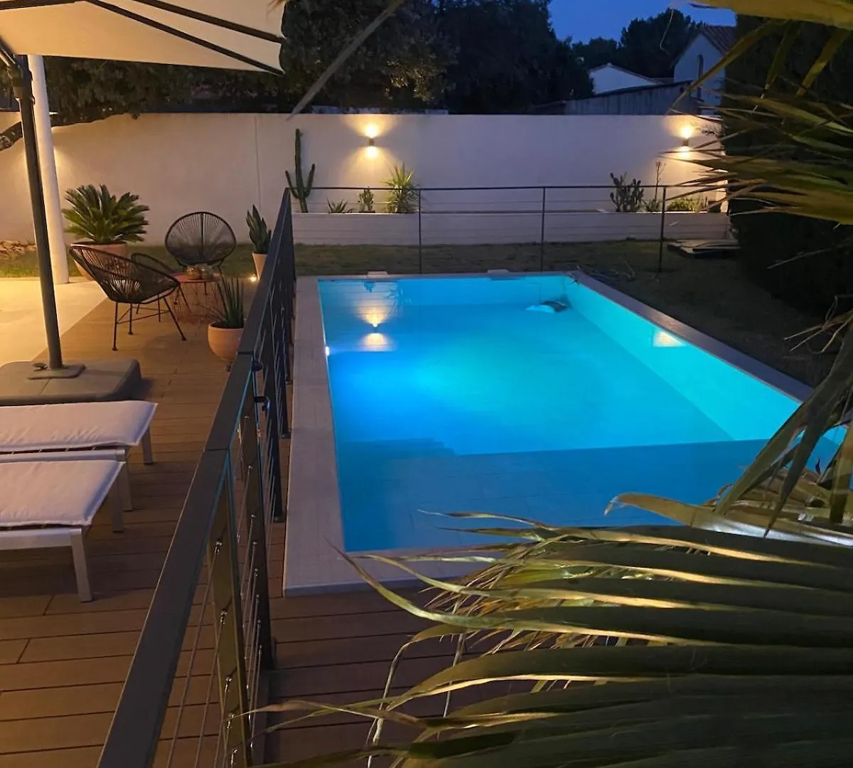 Villeneuve-lès-Avignon Villa Moderne Avec Piscine Chauffee
