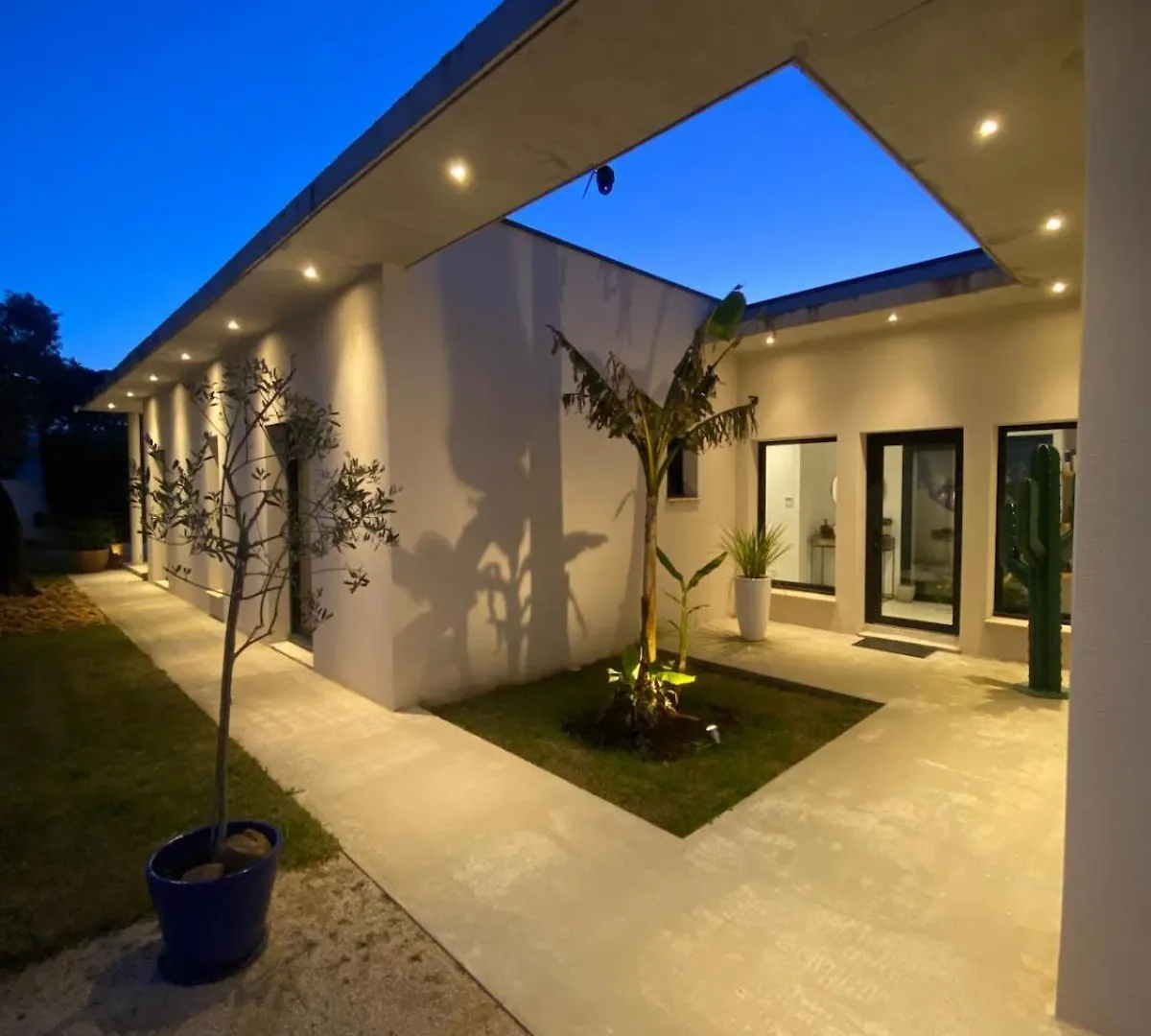 Villeneuve-lès-Avignon Villa Moderne Avec Piscine Chauffee צרפת