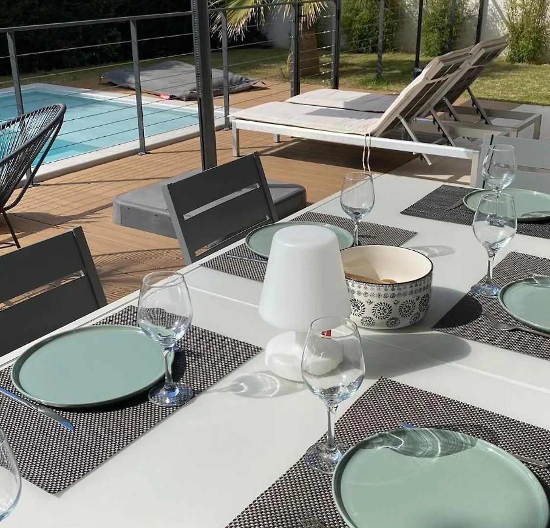 Villeneuve-lès-Avignon Villa Moderne Avec Piscine Chauffee צרפת